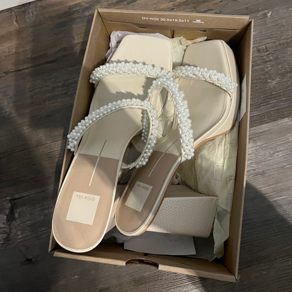 Dolce Vita Arielle vanilla pearl heels Size 12